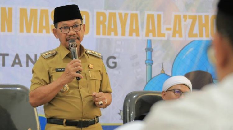 Wali Kota Tangerang Sachrudin saat menghadiri rapat kerja DKM Masjid Raya Al-A'zhom (foto:ist)