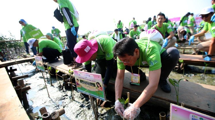 Menanam 1.000 Pohon Bakau untuk Lingkungan Masa Depan