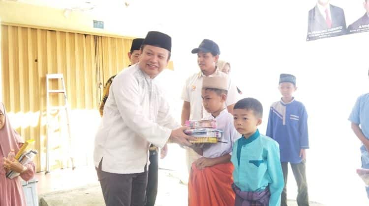 Ketua DPC Gerindra Kota Tangerang Turidi Susanto, saat menghadiri sunatan masal yang di inisiasi oleh TIDAR.