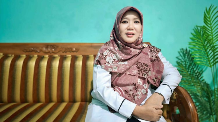 Hj. Siti Maemunah Kepala Sekolah MAN 3 Tangerang (foto: Tangerangpedia)