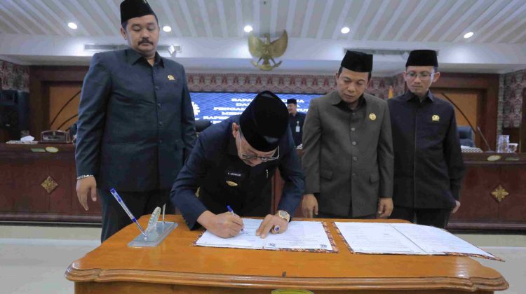 Penandatanganan Perubahan APBD 2025 Kota Tangerang resmi disetujui DPRD (foto:ist)