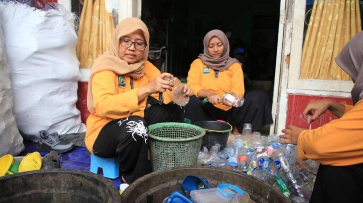 Namin, Pensiunan yang Bangkit Lewat Bank Sampah Meranti (foto:ist)