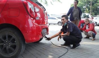 Layanan uji emisi gratis Kota Tangerang yang berlangsung di UPT Pengujian Kendaraan Bermotor(foto:ist)