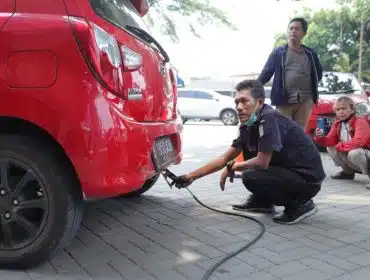 Layanan uji emisi gratis Kota Tangerang yang berlangsung di UPT Pengujian Kendaraan Bermotor(foto:ist)