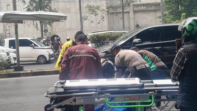 
Seorang Pengendara Motor Tewas di Tempat Usai Tertabrak Bus di Jalan Jenderal Sudirman Kota Tangerang