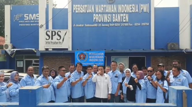 Dokumentasi pasca pelantikan PWI Tangerang Selatan di Gedung PWI Provinsi Banten, Serang (foto:ist)