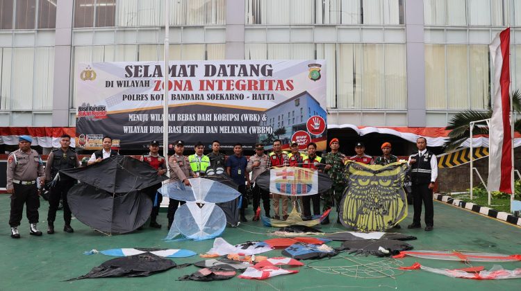 Polisi Sita Puluhan Layang-layang di Kawasan Bandara Soetta