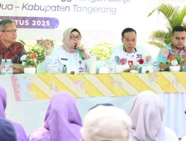 Wakil Bupati Tangerang, Intan Nurul Hikmah, saat menghadiri gerakan gotong royong di Susukan Ngalor Situ Kelapa Dua (foto:ist)