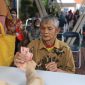 Penyaluran Bansos Tunai kepada warga rentan (foto:ist)