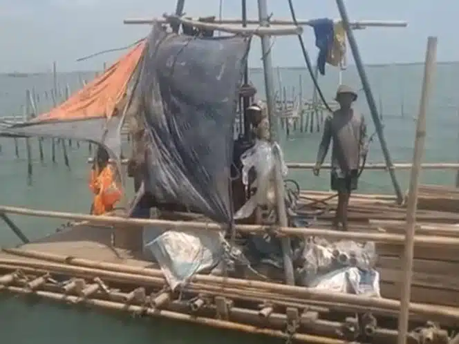 
					Pekerjaan Soil Test di Proyek Pagar Laut Tangerang (foto : ist)