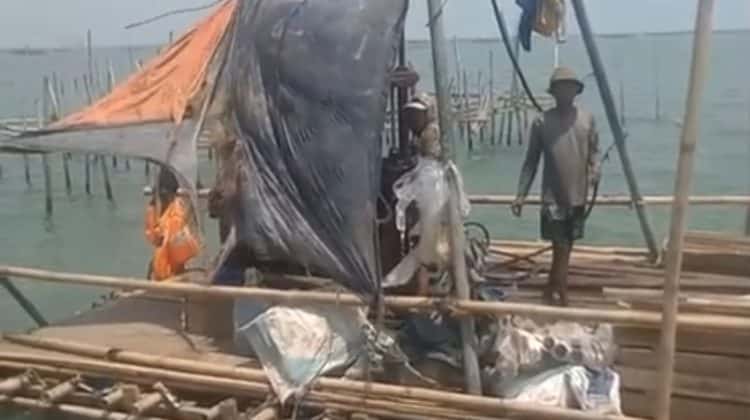 Pekerjaan Soil Test di Proyek Pagar Laut Tangerang (foto : ist)