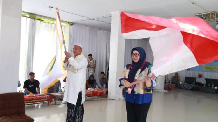 Wabup Intan Nurul Hikmah meresmikan dapur Program Makan Bergizi Gratis di Ponpes Al Badar, Balaraja, Kabupaten Tangerang (foto:ist)