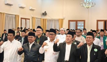 Wali Kota Tangerang, Sachrudin & Wakil Wali Kota Maryono Hasan (tengah) dalam acara Musda VII MUI Kota Tangerang (foto: tangerangpedia)