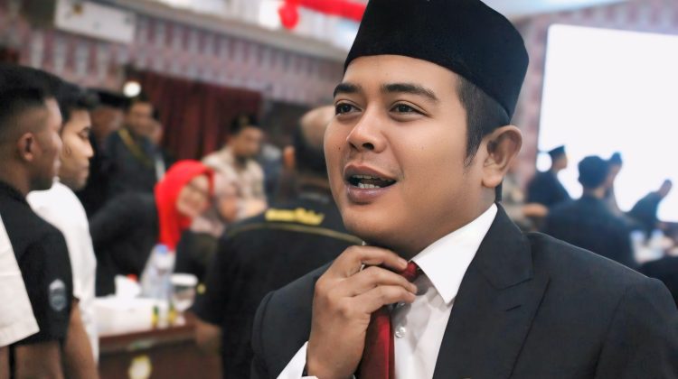 Anggota Komisi IV DPRD Kota Tangerang, Teja Kusuma saat memberi tanggapan revitalisasi pasar anyar bocor (foto:ist)