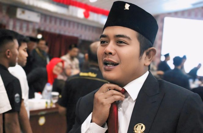 
					Anggota Komisi IV DPRD Kota Tangerang, Teja Kusuma saat memberi tanggapan revitalisasi pasar anyar bocor (foto:ist)