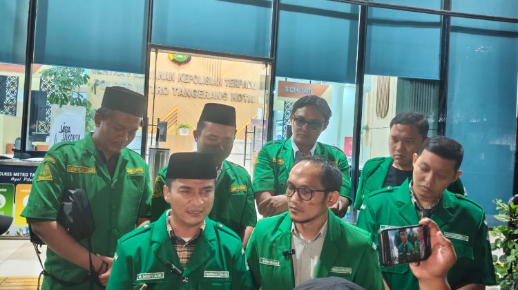 Ketua PC Ansor Kota Tangerang H. Midyani SH bersama Kordinator LBH Dr. Suhendar saat konferensi Pers, Sabtu 4 Oktober 2025 di Polres Metro Tangerang Kota.
