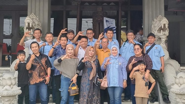 Persatuan Wartawan Indonesia (PWI) Kota Tangerang Selatan menghadiri saat pelantikan Ketua Umum PWI Pusat di Solo (foto:ist)