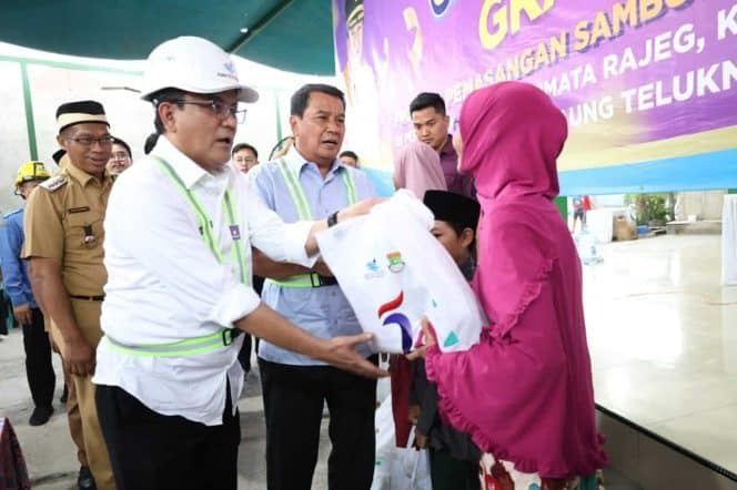 
Program Sambungan Langsung (SL) air bersih gratis bagi warga Perumahan Pondok Permata saat HUT Kabupaten Tangerang ke-393 (foto:ist)
