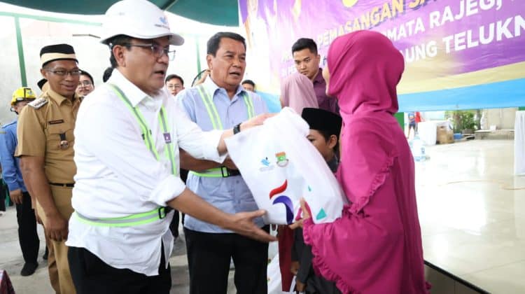 Program Sambungan Langsung (SL) air bersih gratis bagi warga Perumahan Pondok Permata saat HUT Kabupaten Tangerang ke-393 (foto:ist)