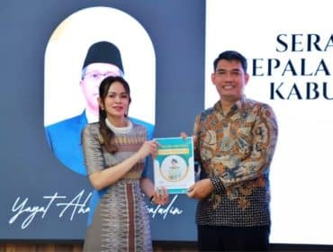 Serah terima jabatan Kepala Kantor BPN Tangerang Selatan dari Shinta Purwitasari kepada Seto Apriadi (foto:ist)