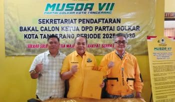 Anggota DPRD Kota Tangerang, Zamaludin, secara resmi mendaftarkan diri sebagai bakal calon Ketua DPD II Partai Golkar Kota Tangerang periode 2025–2030 (foto:Zie)
