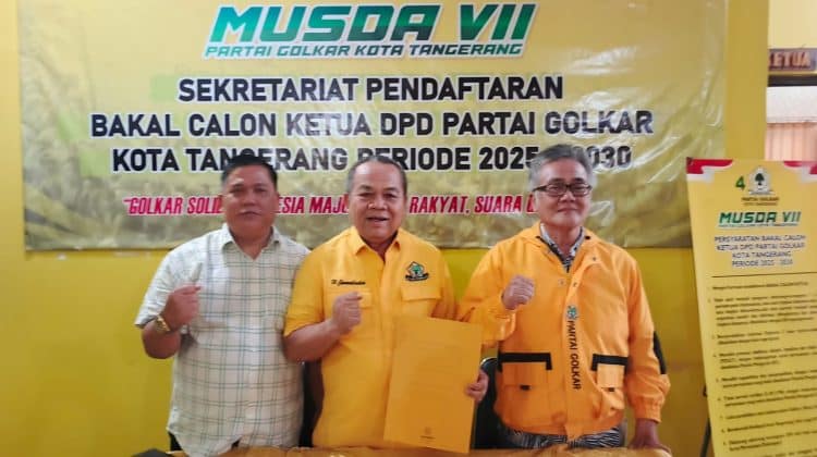 Anggota DPRD Kota Tangerang, Zamaludin, secara resmi mendaftarkan diri sebagai bakal calon Ketua DPD II Partai Golkar Kota Tangerang periode 2025–2030 (foto:Zie)