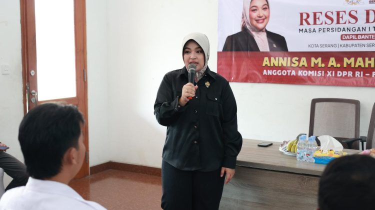 Anggota DPR RI Fraksi Partai Gerindra, Annisa Mahesa saat Reses dan menegaskan pentingnya penyaluran berbagai program bantuan pemerintah (foto:ist)
