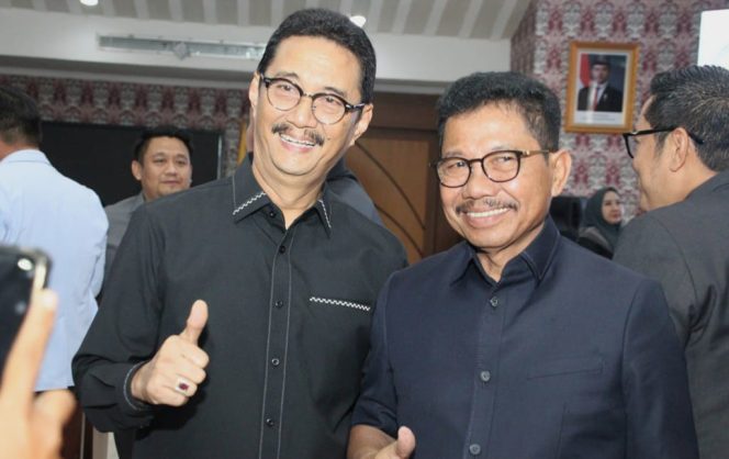 Anggota Komisi I DPRD Kota Tangerang Tasril Jamal (kiri), Wali Kota Tangerang Sachrudin (kanan). (Foto:Zie)