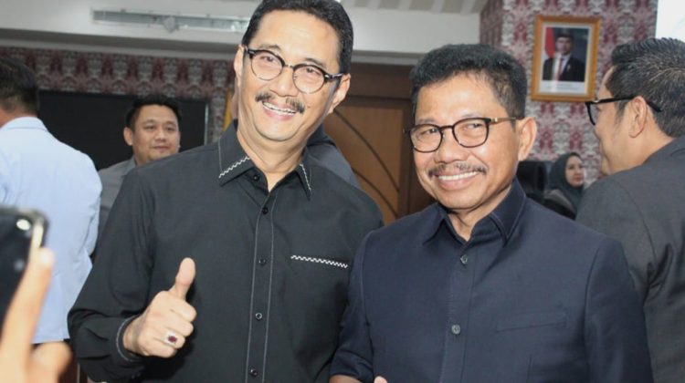 Anggota Komisi I DPRD Kota Tangerang Tasril Jamal (kiri), Wali Kota Tangerang Sachrudin (kanan). (Foto:Zie)