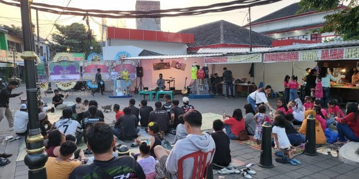 Suasana angkringan Raden Bagus Kota Lama Semarang