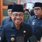 Wali Kota Sachrudin meladeni pertanyaan awak media usai Rapat Paripurna DPRD (foto:ist)