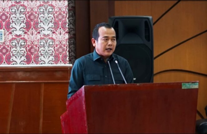 Teja Juru Bicara Fraksi PDI Perjuangan DPRD Kota Tangerang menyampaikan pandangan Fraksi dalam Rapat Paripurna. (Foto: Zie)
