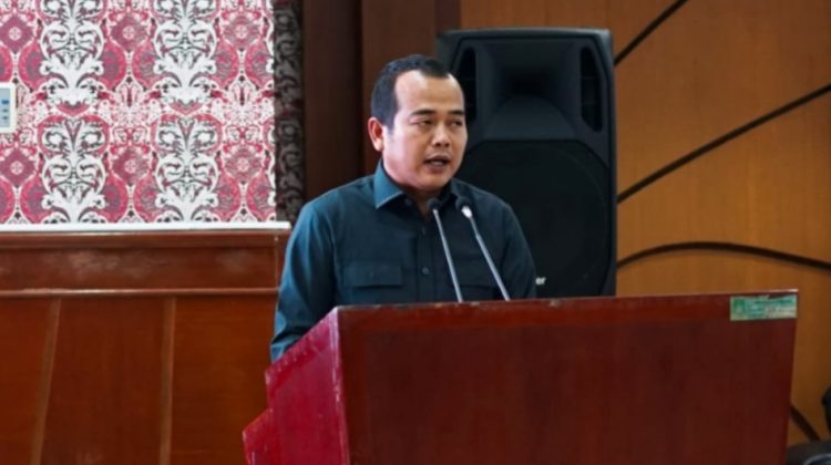 Teja Juru Bicara Fraksi PDI Perjuangan DPRD Kota Tangerang menyampaikan pandangan Fraksi dalam Rapat Paripurna. (Foto: Zie)
