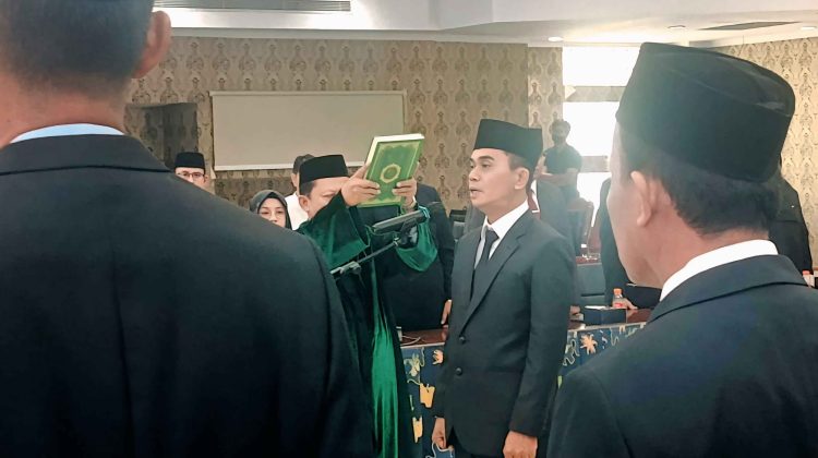 Pelantikan Dedi Ochen sebagai Dirut Perumda Pasar Kota Tangerang oleh Wali Kota Tangerang, Sachrudin, di Ruang Akhlakul Karimah (foto:Zie)