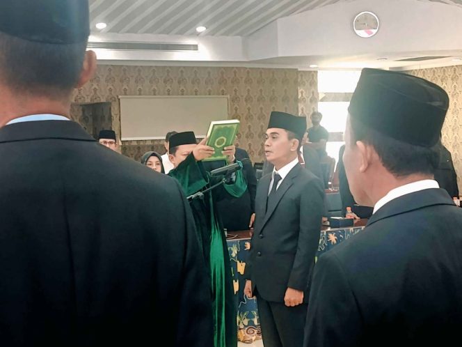 Pelantikan Dedi Ochen sebagai Dirut Perumda Pasar Kota Tangerang oleh Wali Kota Tangerang, Sachrudin, di Ruang Akhlakul Karimah (foto:Zie)