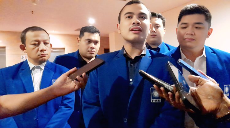 Muhammad Dwiki Ramadhani saat dimintai keterangan pasca musda dan di tetapkan terpilih kembali memimpin PAN Kota Tangerang (foto:Zie)