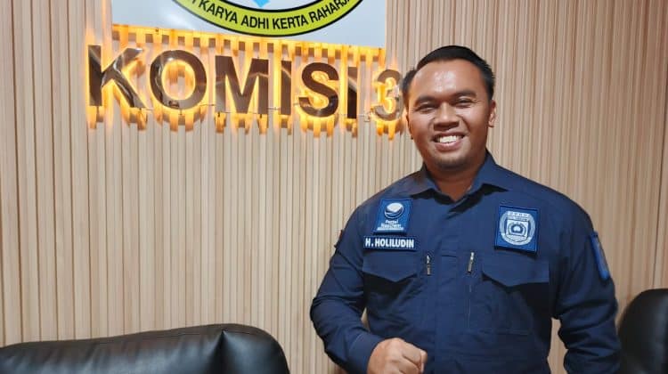 Politisi Partai NasDem Kota Tangerang, Holiludin (foto: zie)