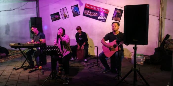 Live music oleh WApres di Angkringan Raden Bagus Semarang (foto: ist)