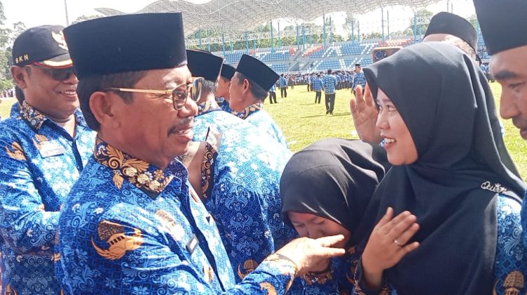 Pemberian Simbolis SK oleh Wali Kota Tangerang (foto:ist)