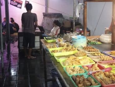 Aneka jajanan Angkringan Raden Bagus Semarang (foto: ist)