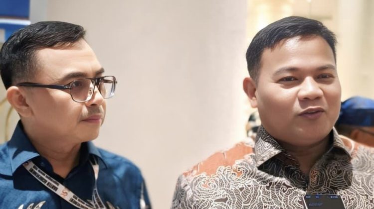 Mulyadi LM, guru SMAN 14 Kota Tangerang bersama H. Jamaluddin, M.Pd (foto: tangerangpedia)