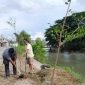 Relawan gerakan 'Banten Teduh, Tangerang Sejuk' (BATAS) saat Menanam Pohon di Bantaran Sungai Cisadane. Foto: (ist)