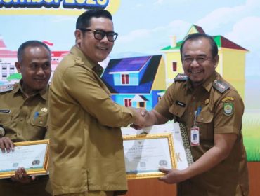 Penyerahan penghargaan Bang Baja dan Nong Dara Award 2025 oleh Wakil Wali Kota Tangerang sekaligus pengumuman keringanan pajak (foto:ist)