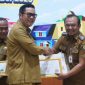 Penyerahan penghargaan Bang Baja dan Nong Dara Award 2025 oleh Wakil Wali Kota Tangerang sekaligus pengumuman keringanan pajak (foto:ist)