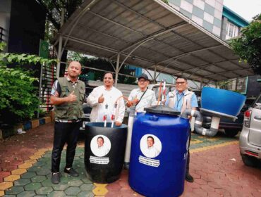 Pemberian bantuan Toren POC dan Biogas Dari Gubernur Banten Andra Soni yang di terima oleh Lurah Pakulonan Dwi Santoso (foto: tangerangpedia)