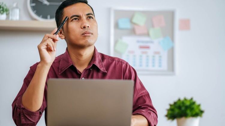 7 Tanda Orang Lebih Cerdas Daripada Tampaknya yang Membuat Orang Kagum