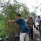 Banksasuci dalam kegiatan tanam pohon di bantaran kali Cisadane (foto:ist)