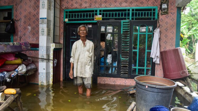 Selama 8 Hari Banjir di Desa Pasir Ampo Belum Surut, Warga Mulai Terserang Penyakit