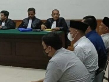 Empat Orang Terdakwa saat Menjalani Sidang Perdana Kasus Pagar Laut Tangerang di Pengadilan Tipikor PN Serang, Selasa, 30 September 2025. Foto: Ist
