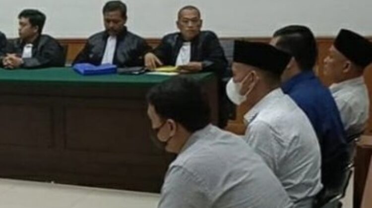 Empat Orang Terdakwa saat Menjalani Sidang Perdana Kasus Pagar Laut Tangerang di Pengadilan Tipikor PN Serang, Selasa, 30 September 2025. Foto: Ist